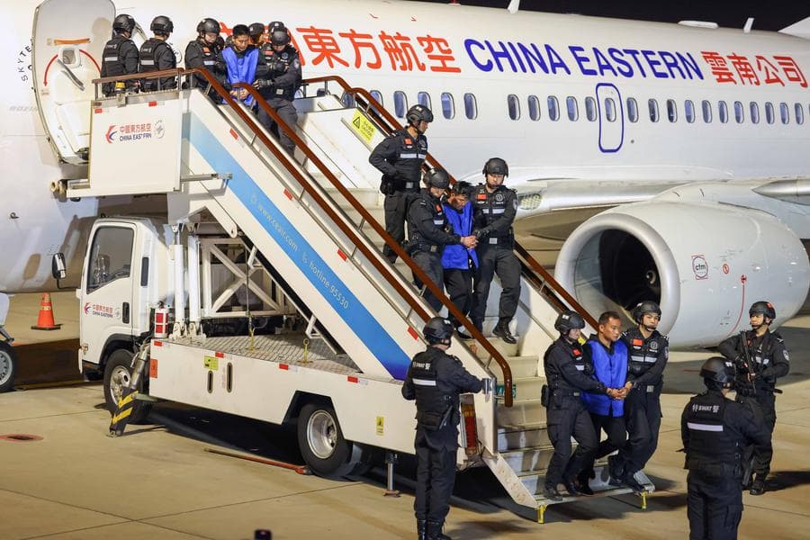 แก๊งอาชญากรเมียนมาตอนเหนือขึ้นศาลในจีน ไต่สวนคดีฆาตกรรม-ฉ้อโกงโทรคมนาคม