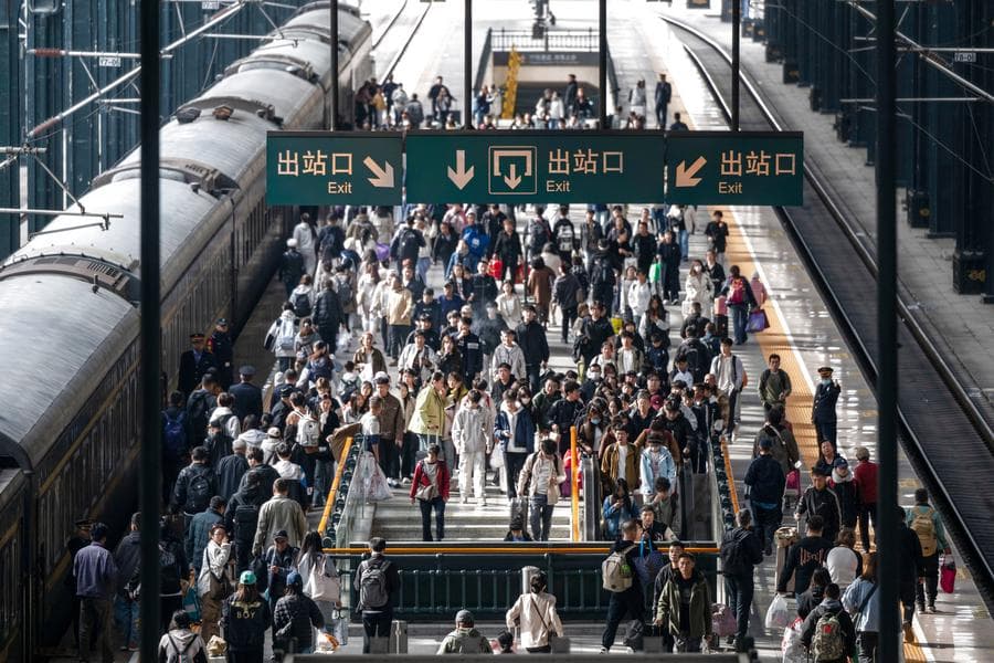 คลื่นมหาชนแห่เดินทางกลับ ก่อนสิ้นสุดหยุดยาววันชาติจีน