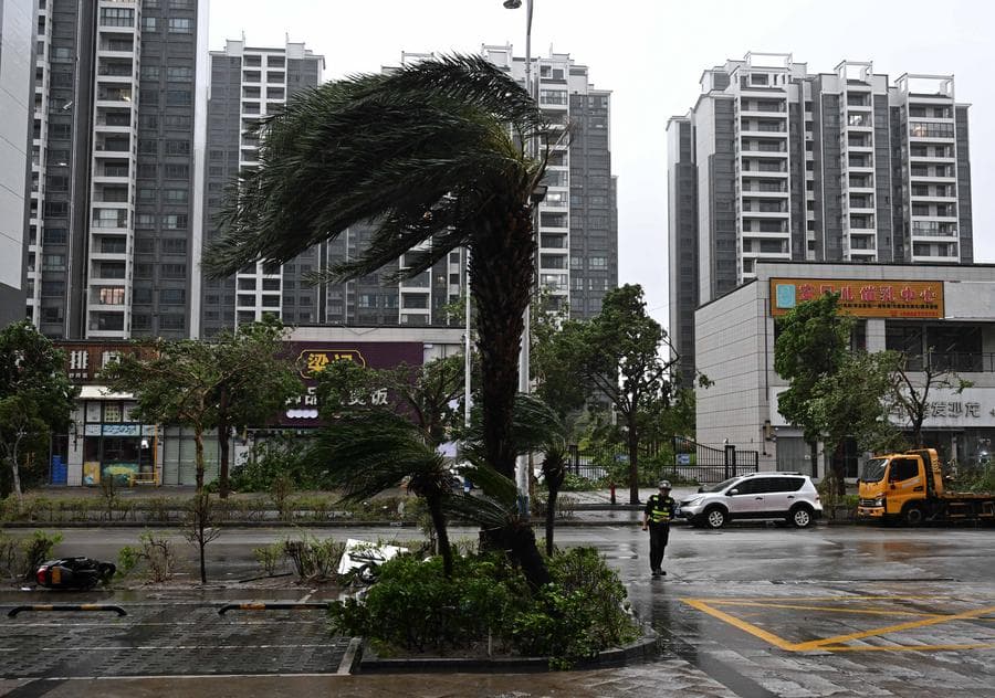 กวางตุ้งอพยพกว่า 1.5 แสนคน รับมือ 'ไต้ฝุ่นแมตโม' ขึ้นฝั่ง