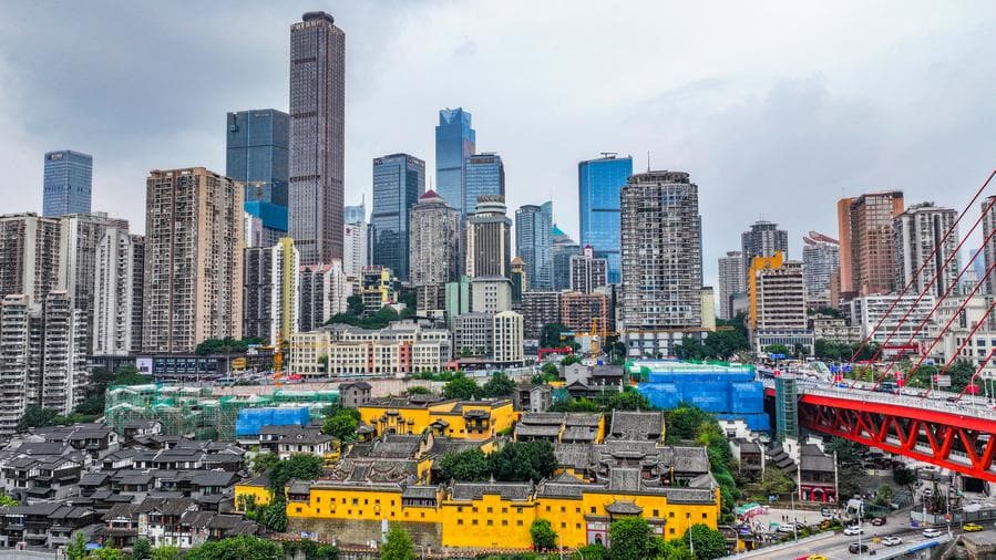 วิวเมือง 'ฉงชิ่ง' อลังการทั้งวันคืน นทท.แห่เยือนช่วงหยุดยาว