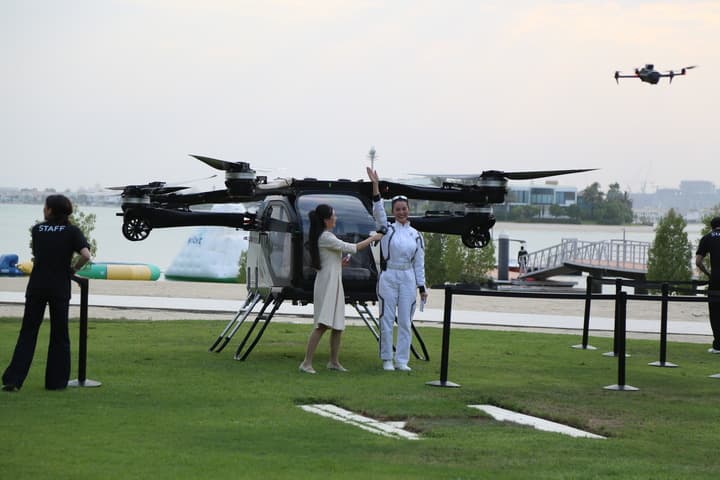 รถยนต์บินได้สัญชาติจีน ทะยานบินสาธิตในดูไบ