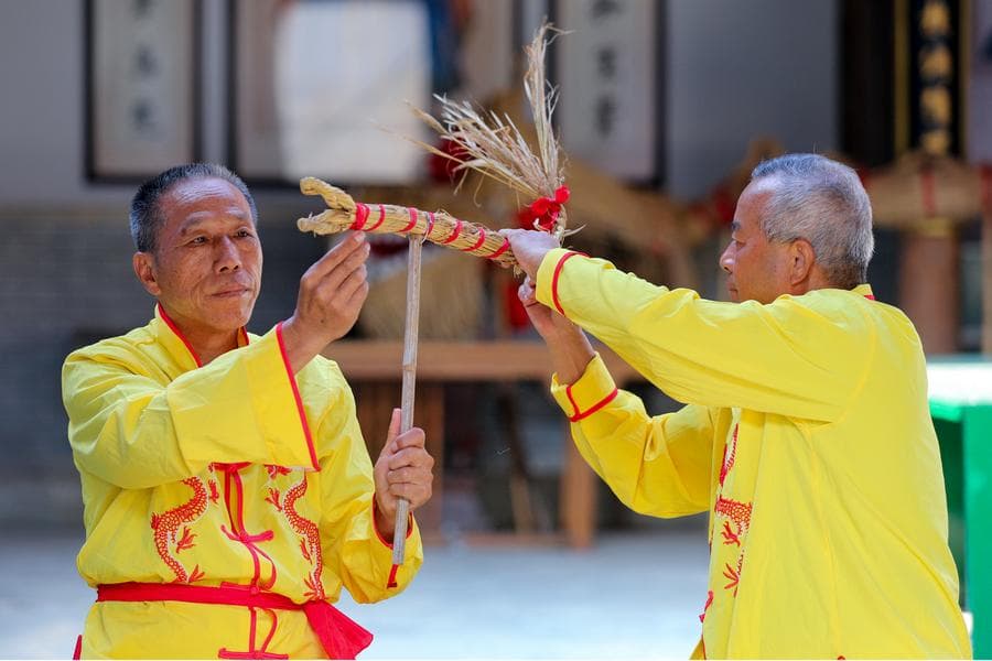 ชาวบ้านอันฮุยเชิด 'มังกรฟาง' ฉลองเทศกาลไหว้พระจันทร์