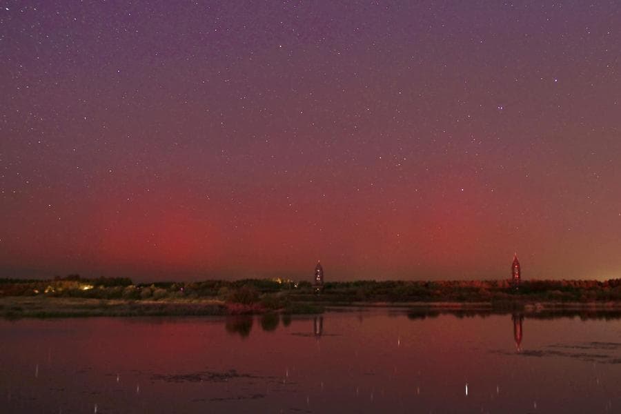 ปรากฏการณ์ 'แสงออโรรา' สว่างกลางฟ้าดาวประดับในเฮยหลงเจียง