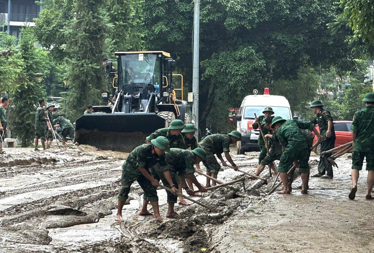 ไต้ฝุ่นบัวลอยทำ 'ถนน' ในเวียดนามเสียหายกว่า 9.8 แสนล้านดอง