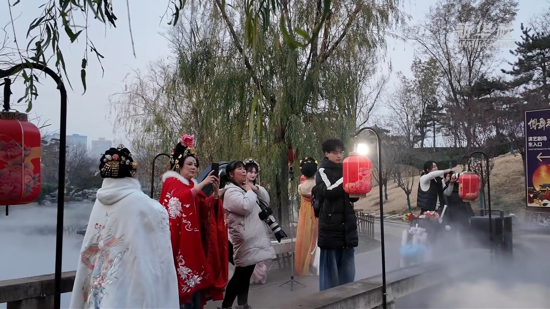 ลั่วหยางปลุกเสน่ห์ 'ฮั่นฝู' ชุดจีนโบราณดันท่องเที่ยวคึกคัก