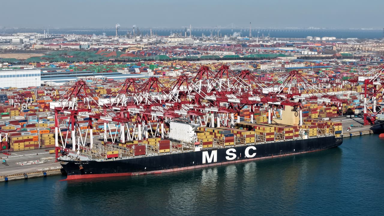 ท่าเรือชิงเต่า' ขนส่งสินค้าทะลุ 700 ล้านตันในปี 2025