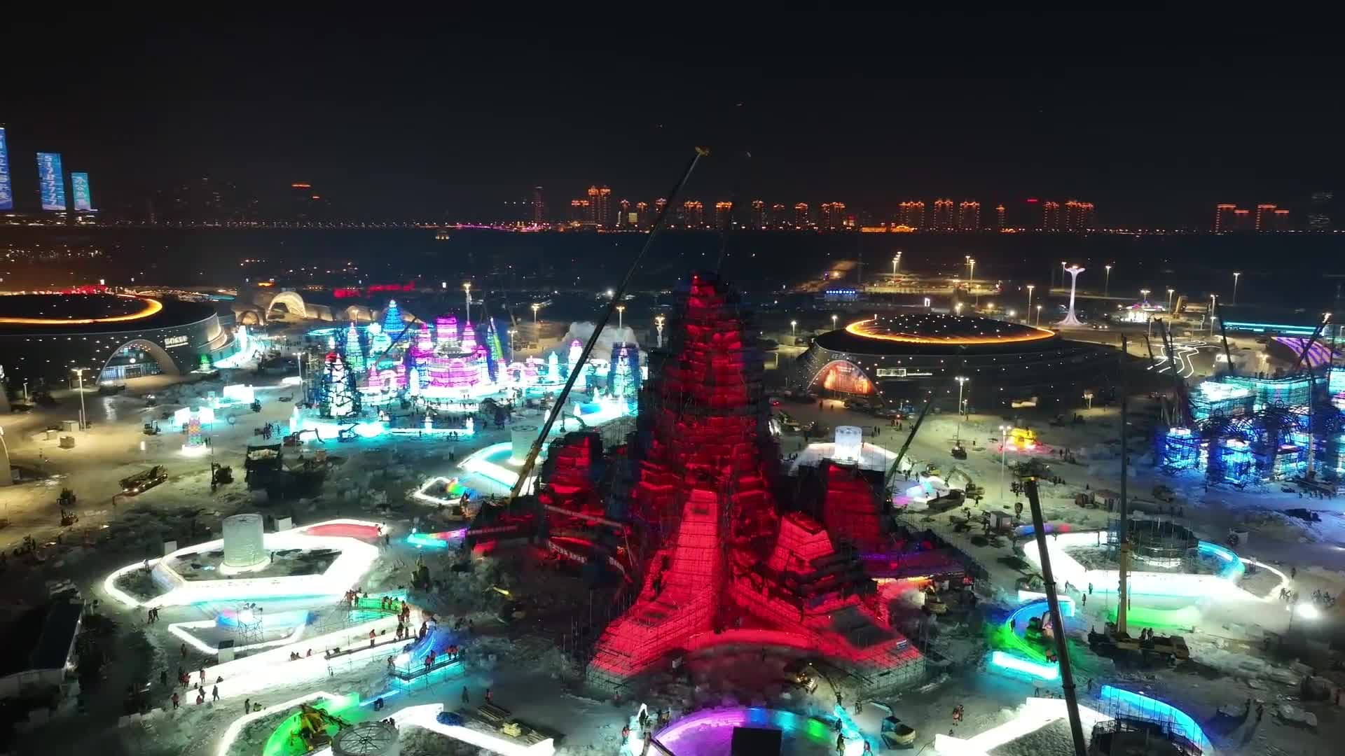 22 วันเสร็จ! รวมไฮไลต์งานสร้าง 'สวนสนุกน้ำแข็ง-หิมะ' ใหญ่สุดในโลก