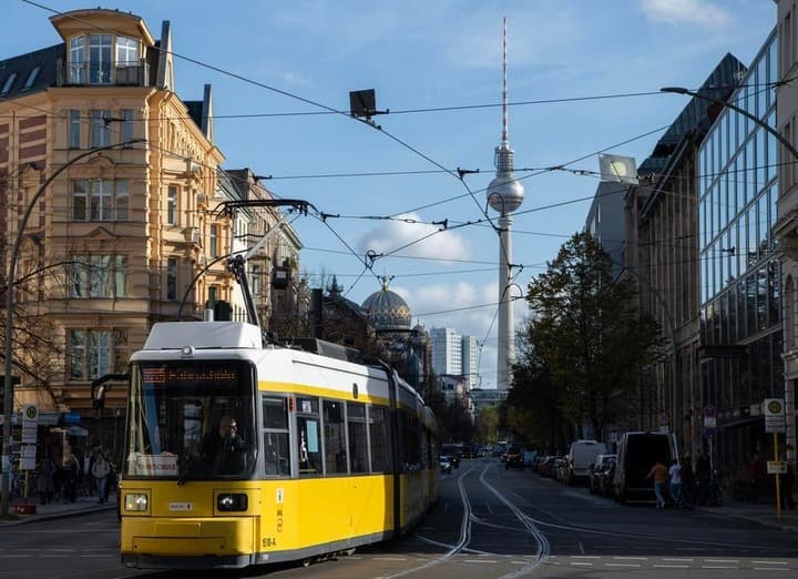 ท่อส่งน้ำมันรั่วในเยอรมนี น้ำมันพวยพุ่งสูง 25 เมตร