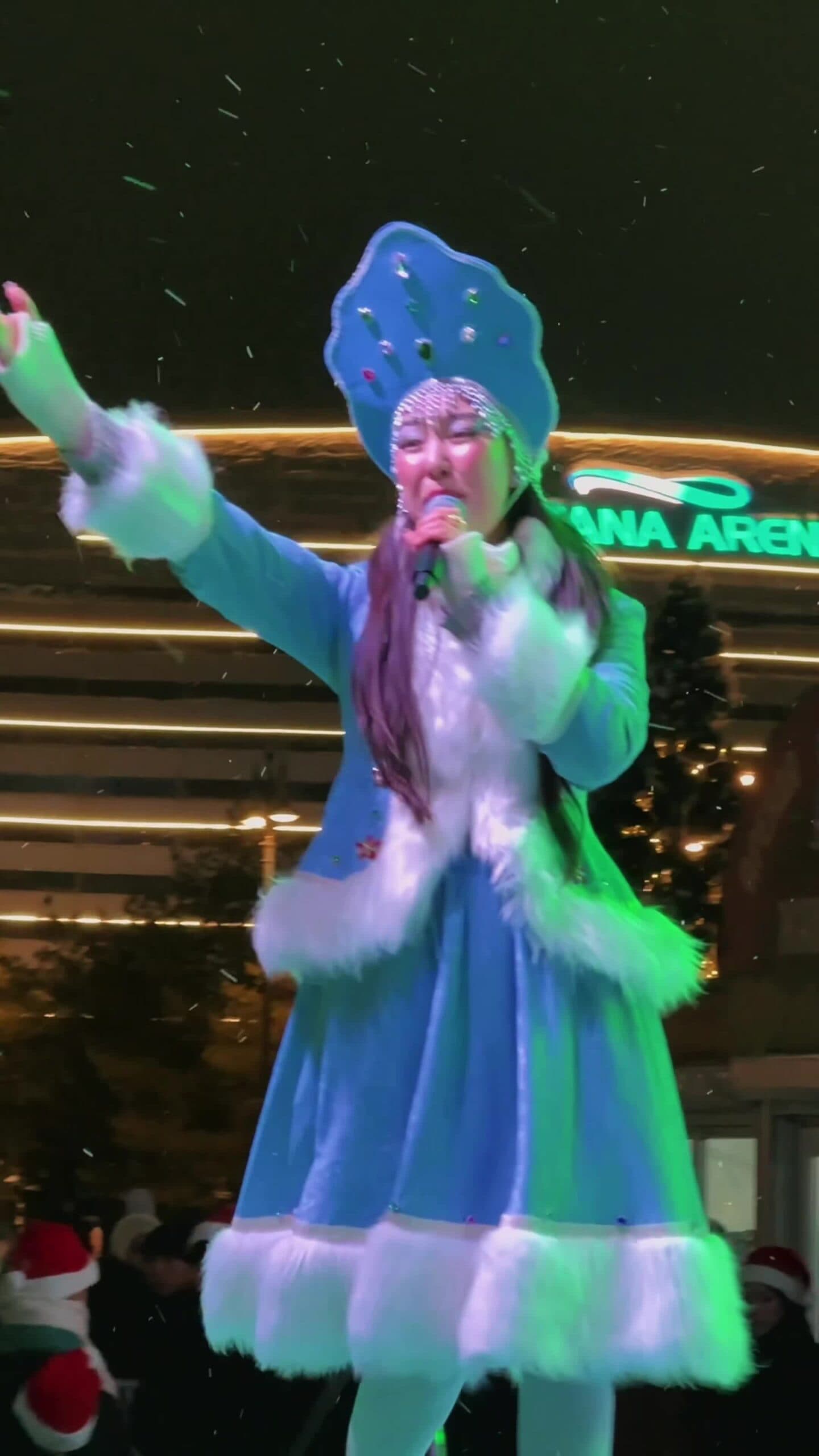 กรุงอัสตานาคึกคัก เปิดไฟต้นคริสต์มาสยักษ์ 40 ต้นพร้อมกันทั่วเมือง