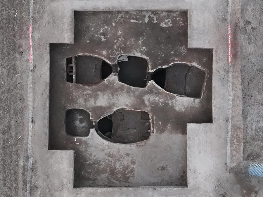 มองโกเลียในขุดพบ 'เตาเผาทรงกีบเท้าม้า' คาดเก่าแก่ 1,000 ปี