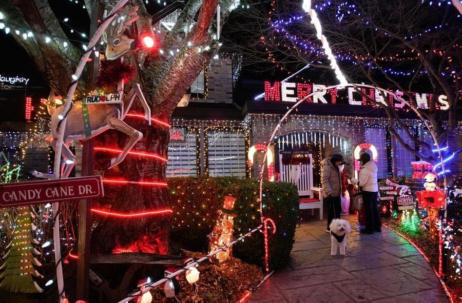 แสงสีไฟประดับ 'คริสต์มาส' ส่องสว่างทั่วชุมชนในแวนคูเวอร์