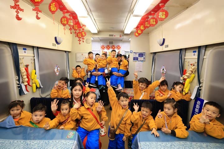 เด็กจีนจากแดนใต้ นั่งรถไฟเที่ยวเหนือ เปิดประสบการณ์สนุก