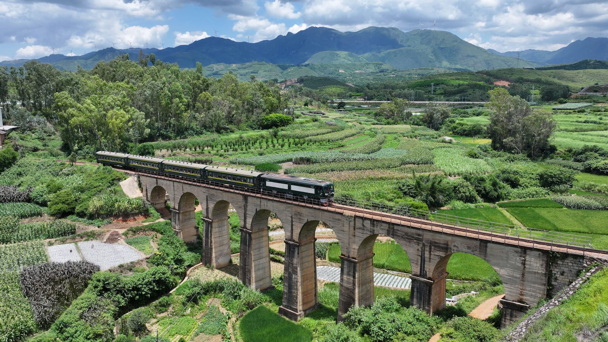 ประมวลภาพผู้โดยสารจีน ออกเดินทางคึกคักในหลายพื้นที่