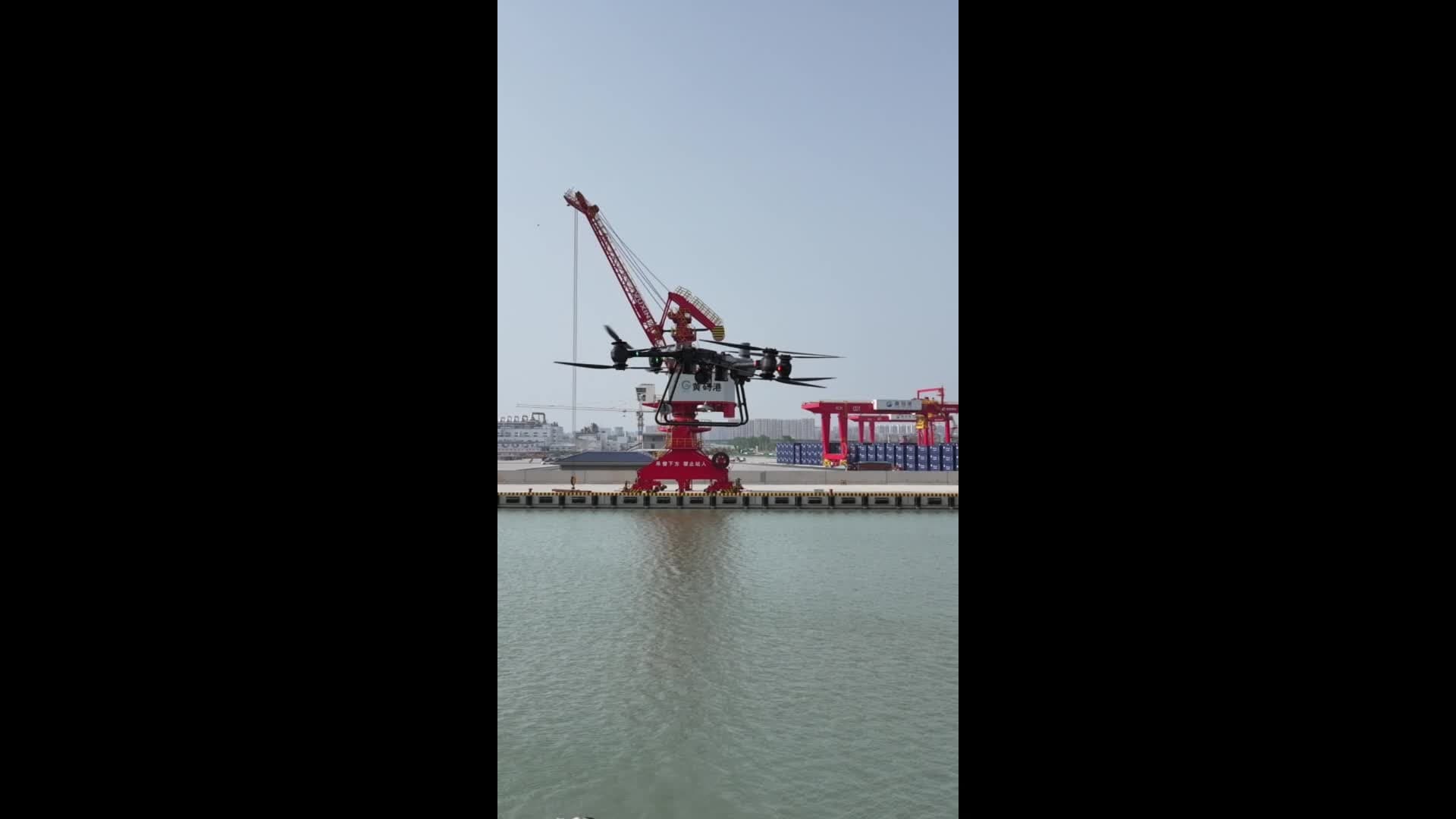 ส่งถึงที่! โดรนบิน 'ส่งอาหาร' ให้เรือสินค้าในคลองใหญ่