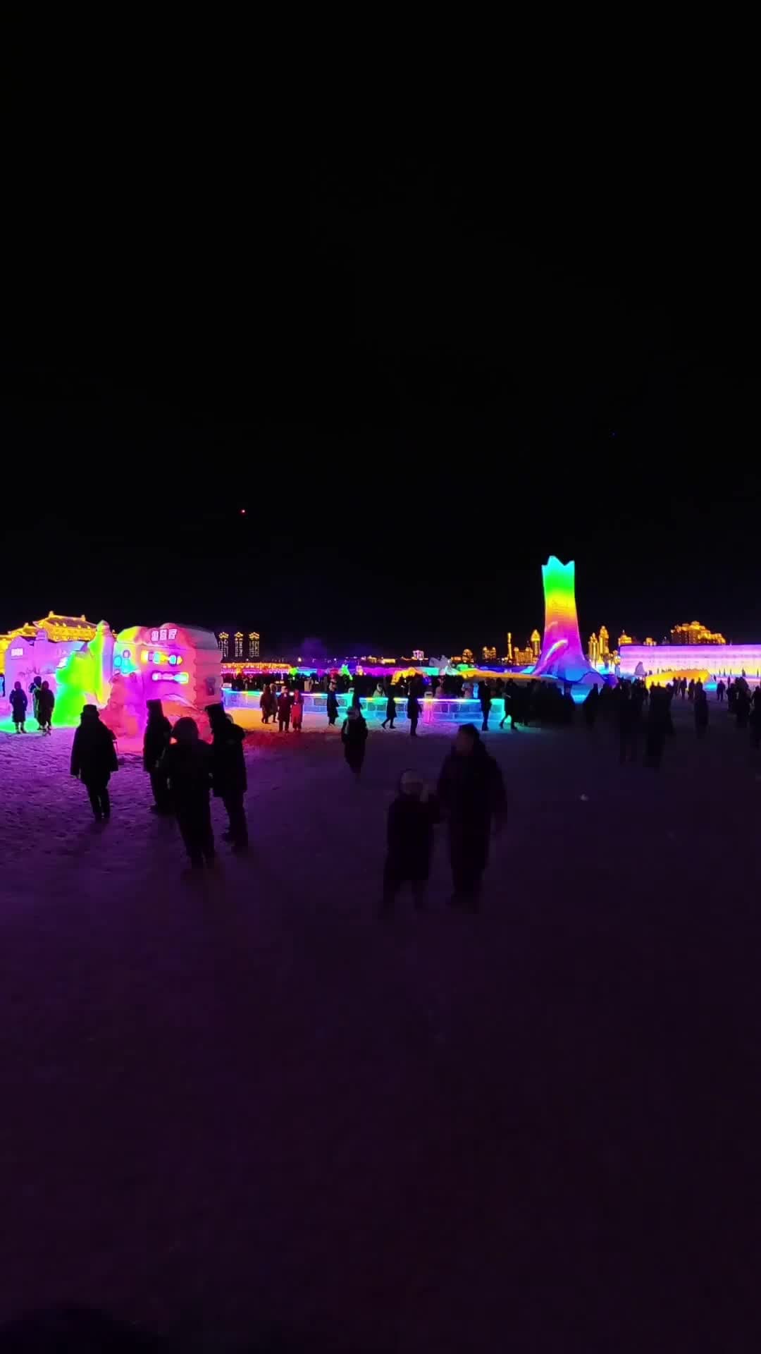 ตะลุยสวนสนุกน้ำแข็ง-หิมะ สีสันฤดูหนาวในหม่านโจวหลี่