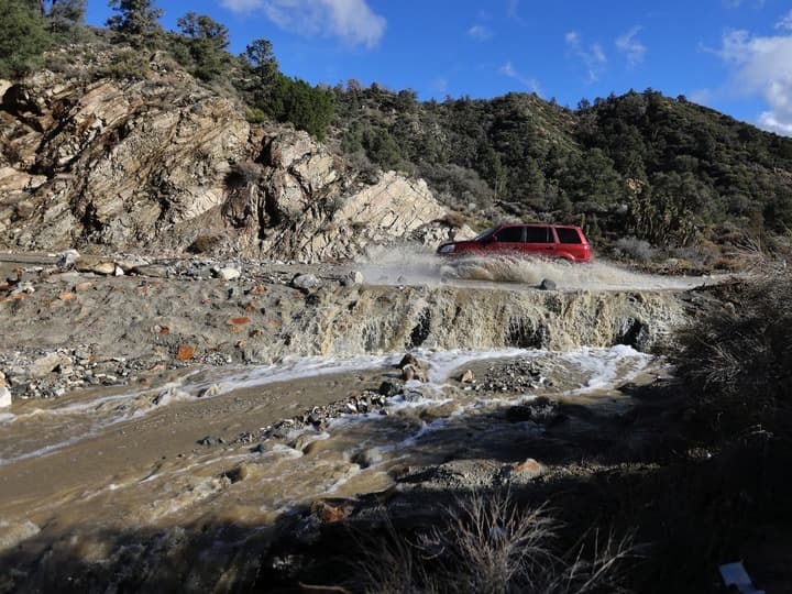 ผลพวง 'พายุฤดูหนาว' ถล่มแคลิฟอร์เนีย ดับ 4 เสียหายวงกว้าง