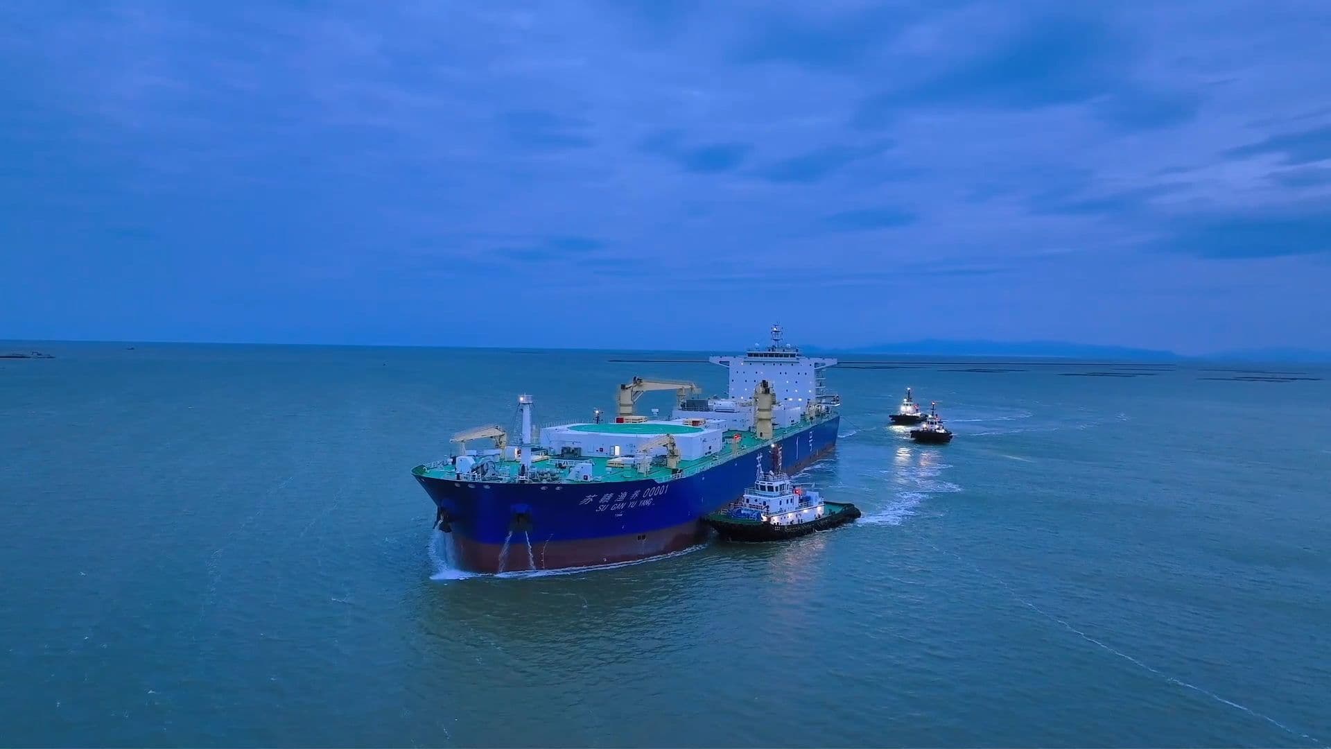 เรือเลี้ยงแซลมอนในทะเลของจีน เริ่มออกแล่นอัตโนมัติจากเจียงซู