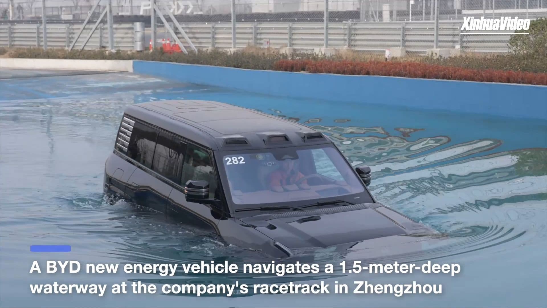 BYD โชว์ทดสอบ 'รถยนต์' วิ่งลุยน้ำลึก 1.5 เมตร