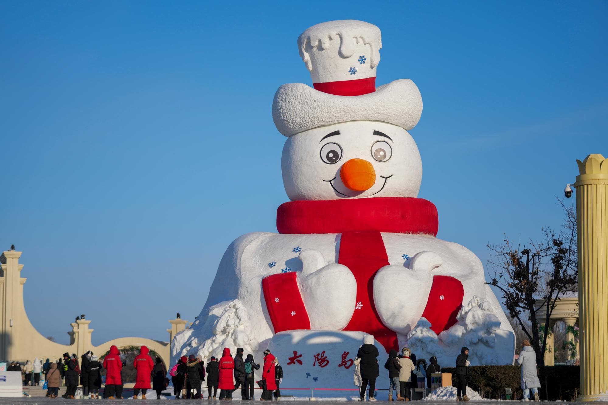 นิทรรศการ 'หิมะแกะสลัก' ในฮาร์บิน ต้อนรับนักท่องเที่ยวคึกคัก