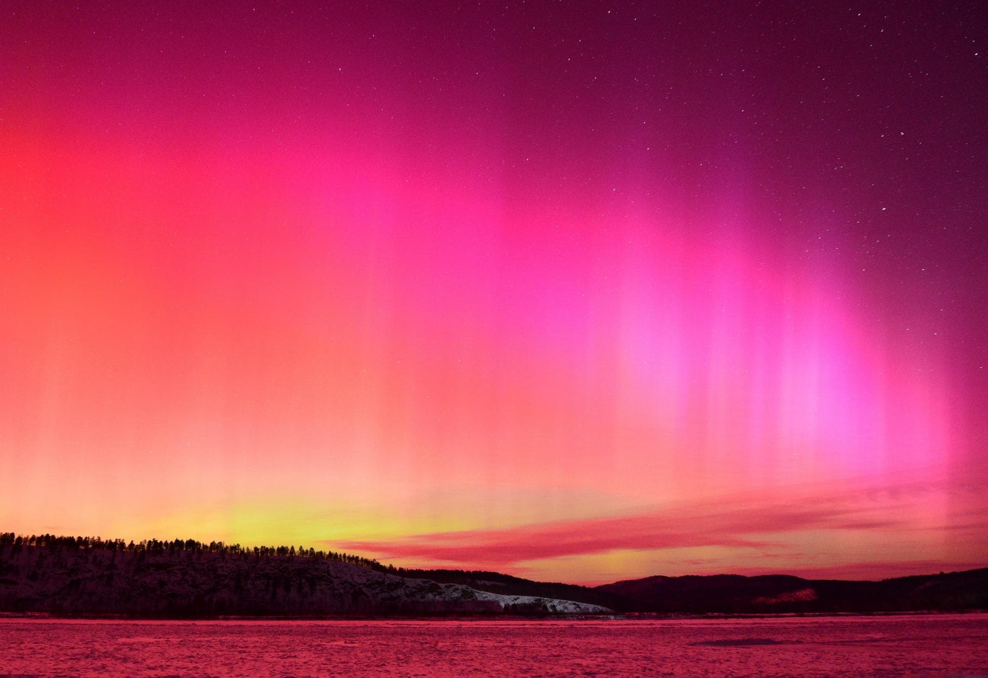 ปรากฏการณ์ 'แสงเหนือ' สวยตระการตากลางฟ้าโม่เหอ