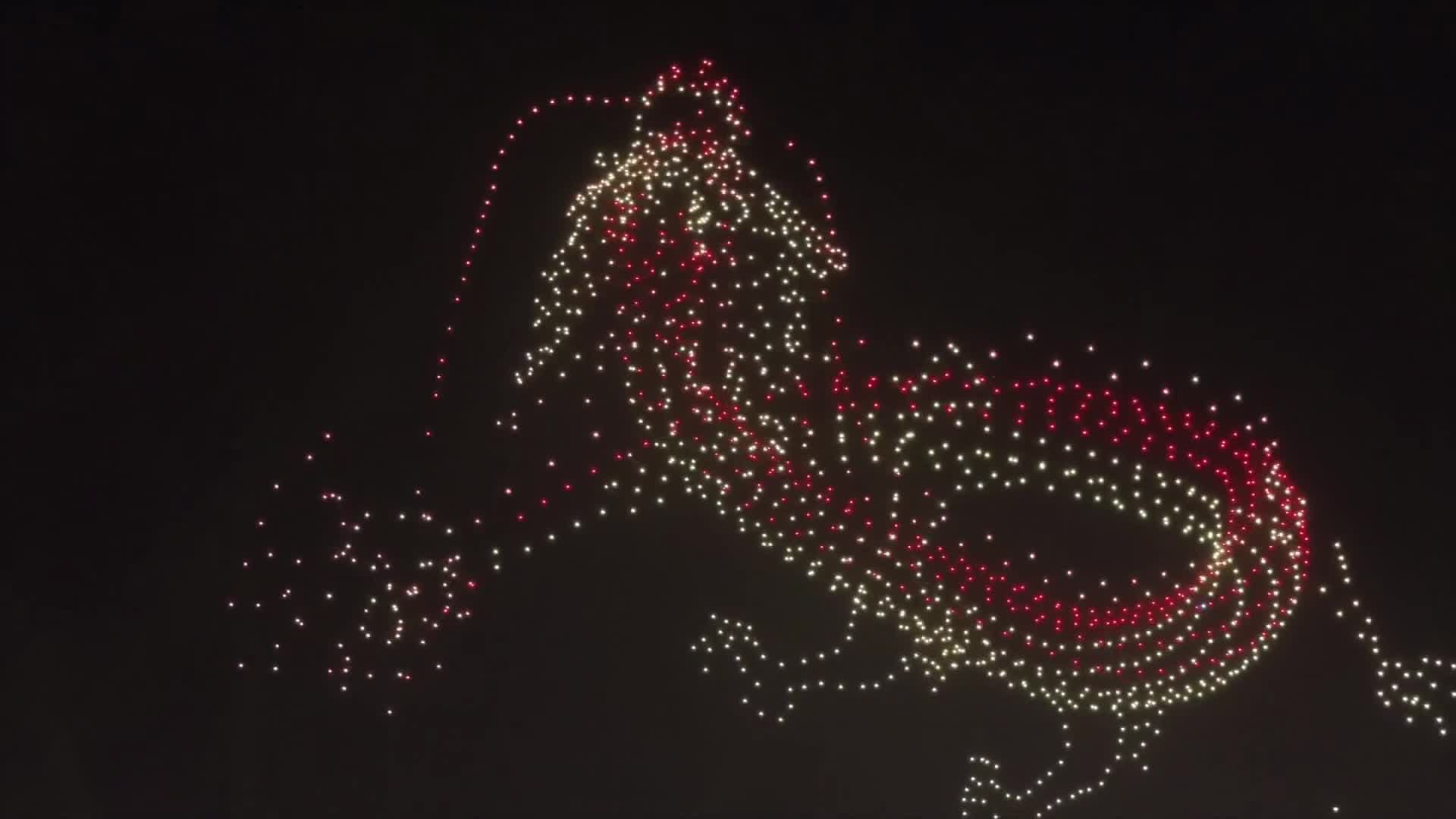 กองทัพ 'โดรน' แปรแถวกลางฟ้า ต้อนรับปี 2026 ในหูเป่ย