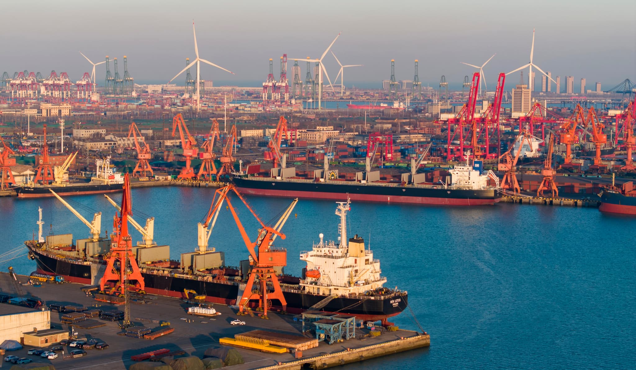 จีนเผยการค้าต่างแดนปี 2025 โต 3.8% มูลค่าสูงเป็นประวัติการณ์