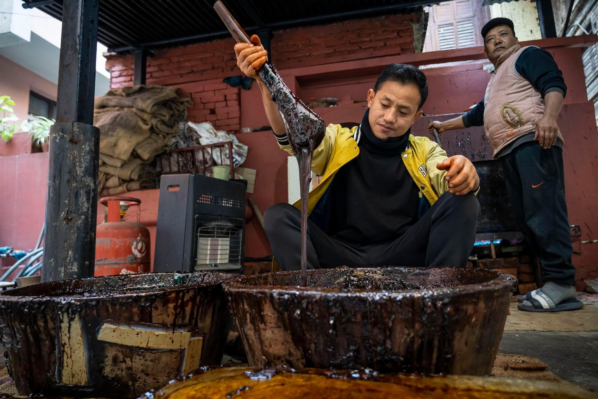 ชาวเนปาลเตรียม 'กากน้ำตาล' รับเทศกาลมกร สังกรานติ