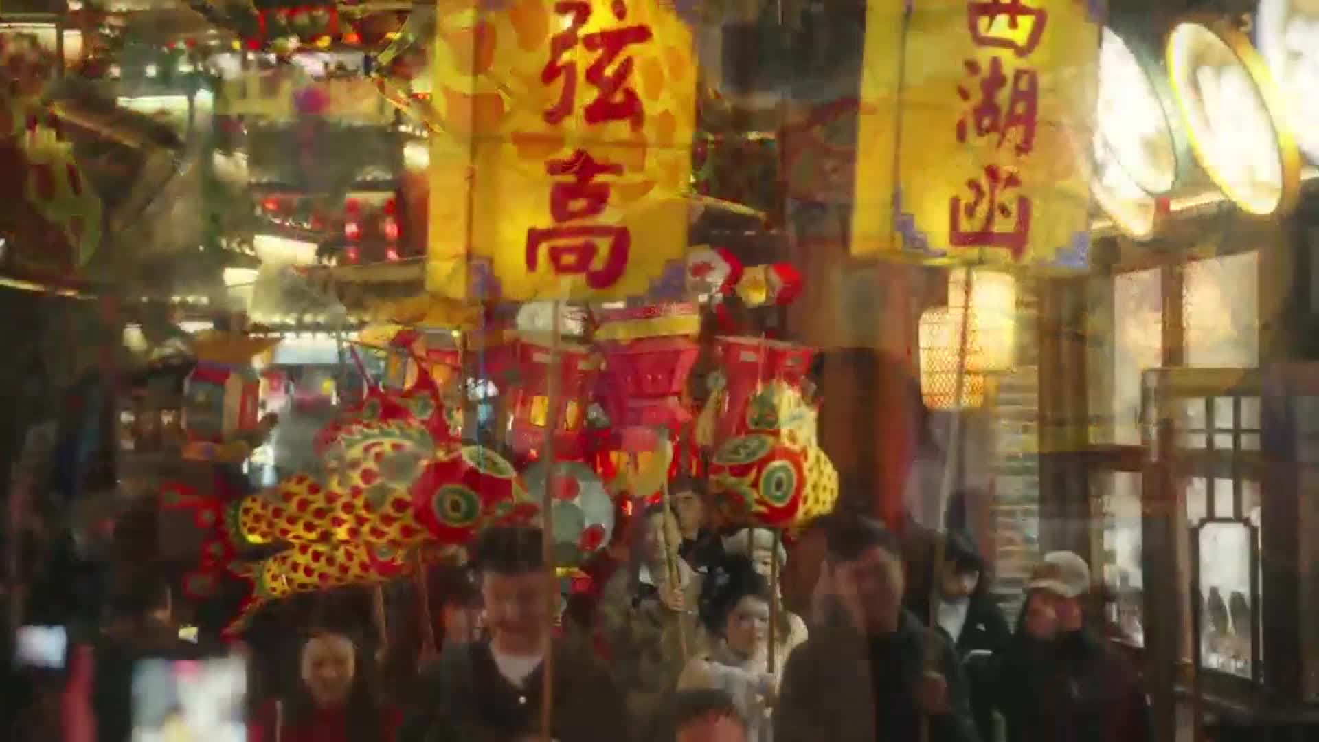 แสงสี 'โคมไฟรูปปลา' ประดับเมืองโบราณในเจียงซี