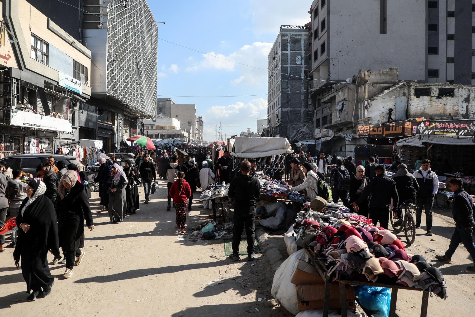 ฉากชีวิตชาวกาซากลางซากปรักหักพังในกาซาซิตี