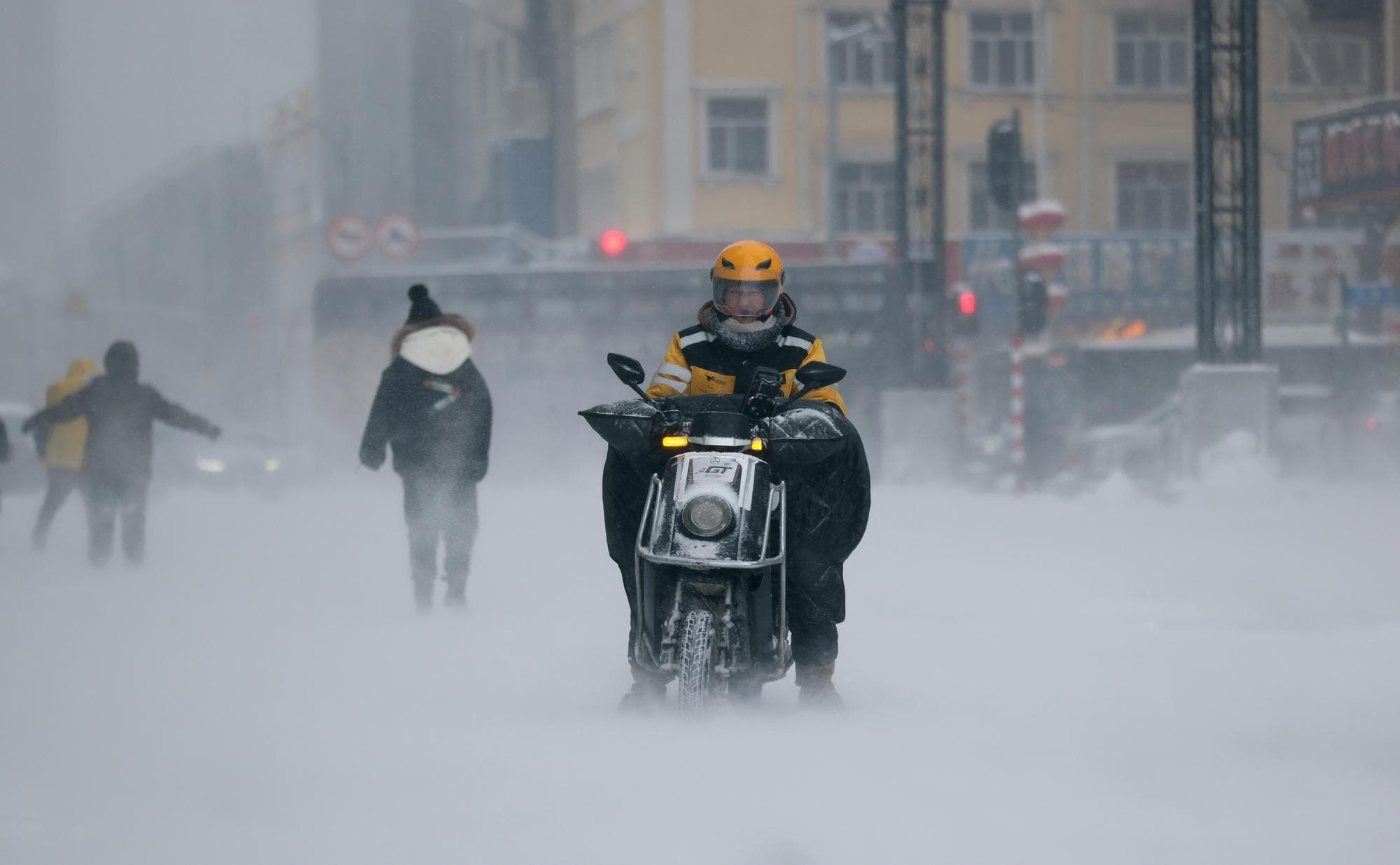 จีนเล็งยกระดับระบบพยากรณ์-เตือนภัย 'สภาพอากาศสุดขั้ว' ในปี 2026