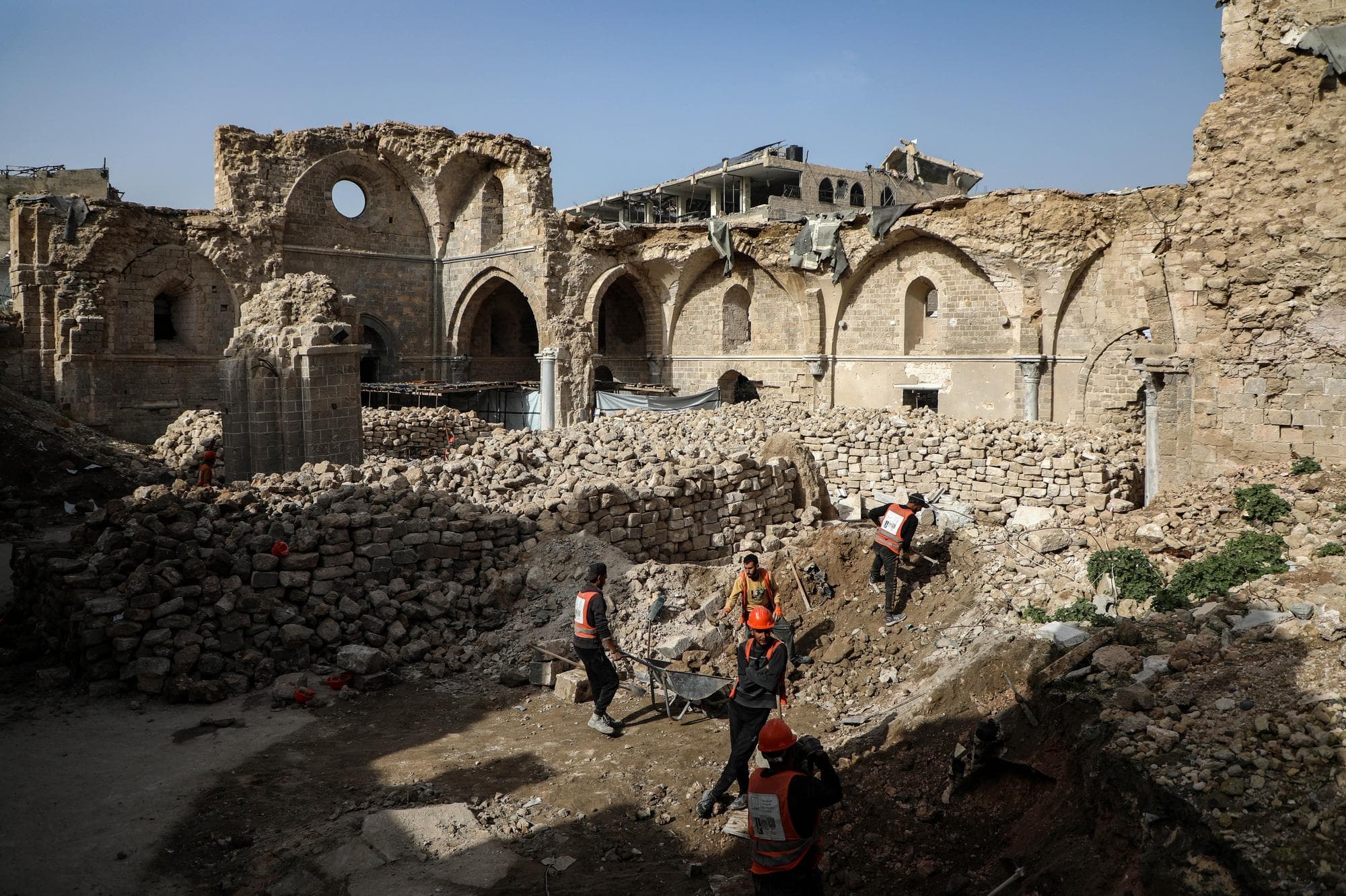 คนงานลุยบูรณะ 'มัสยิดใหญ่' แลนด์มาร์กประวัติศาสตร์ในกาซาซิตี