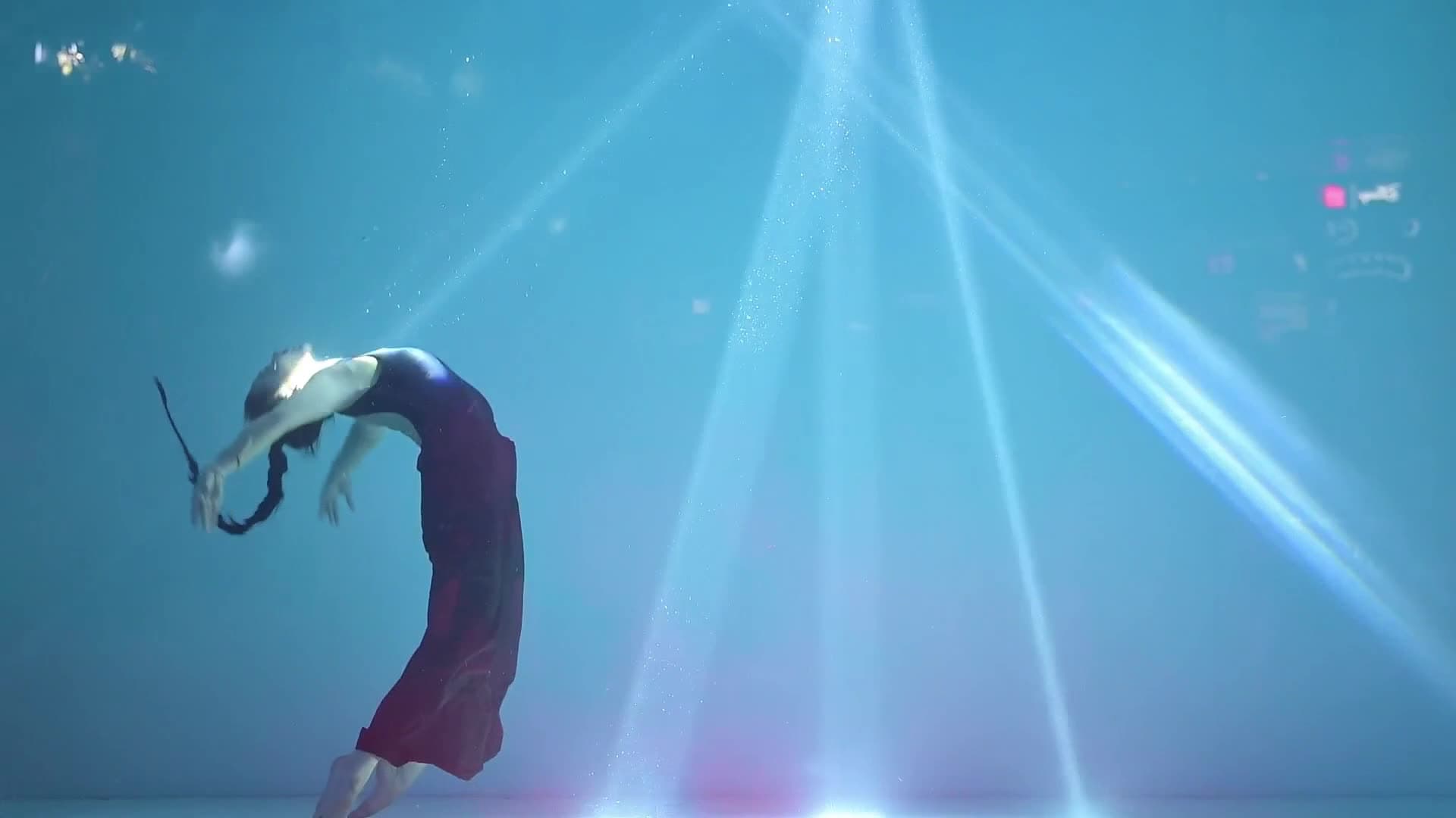 น่าทึ่ง! แข่ง 'เต้นใต้น้ำ' ในไหหลำ โชว์อ่อนช้อยซ่อนแข็งแกร่ง