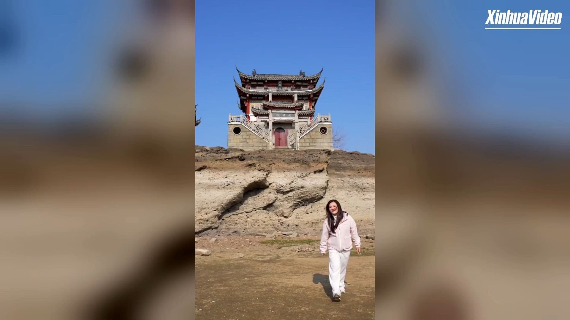 น้ำลดเกาะผุด! 'เกาะหินพันปี' โผล่กลางทะเลสาบโผหยาง หลังน้ำลดต่ำ