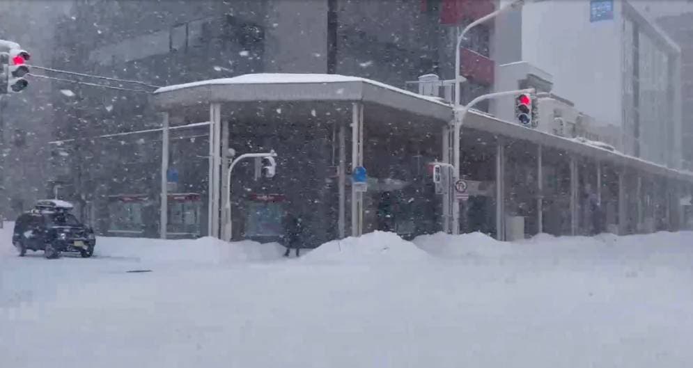 ญี่ปุ่นรับมือหิมะถล่มหนัก ลากยาวถึงวันเลือกตั้ง