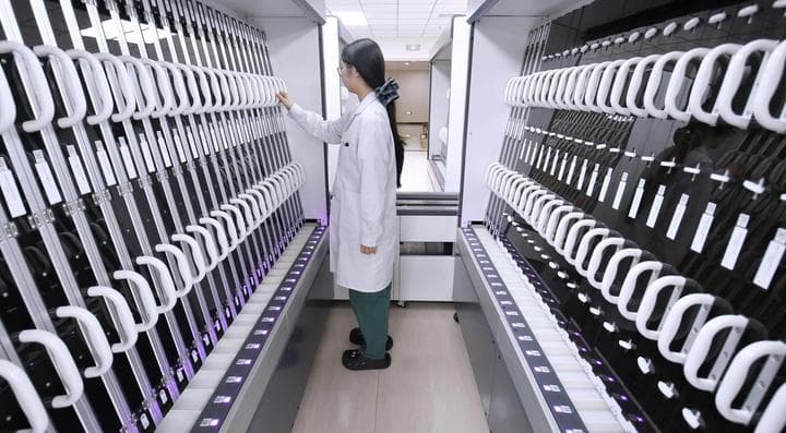 ปักกิ่งส่งหุ่นยนต์ 25 ชนิดประจำการโรงพยาบาล ช่วยงานหมอหลากหลาย