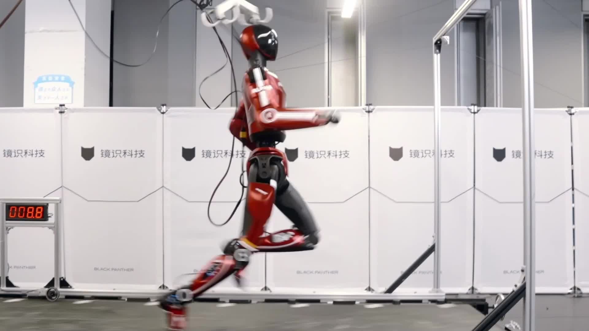 จีนสร้างหุ่นยนต์ฮิวแมนนอยด์ ‘โบลต์’ ตัวเท่าคน วิ่งเร็ว 10 เมตร/วินาที