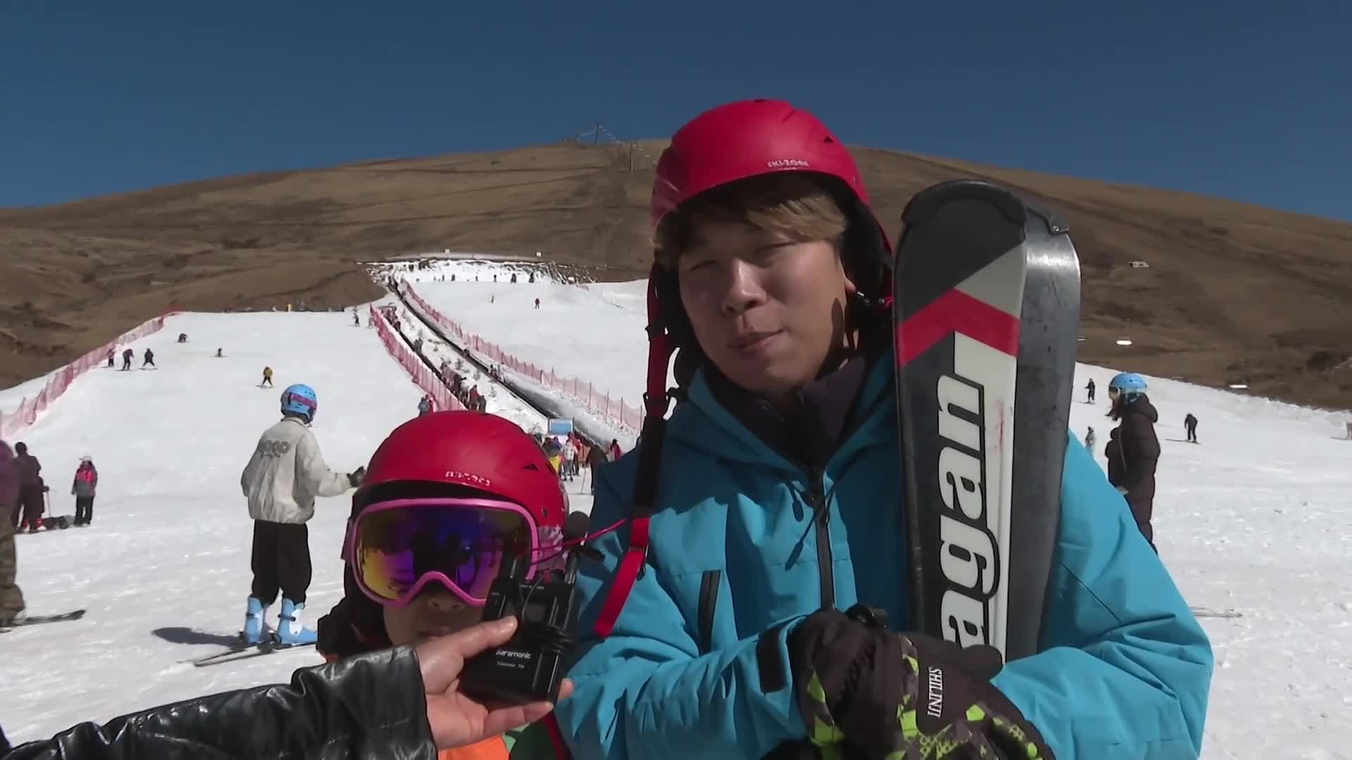 นักท่องเที่ยวไทยปลื้ม ‘สกีรีสอร์ต’ ในยูนนาน สัมผัสลมหนาวเล่นหิมะของจริง