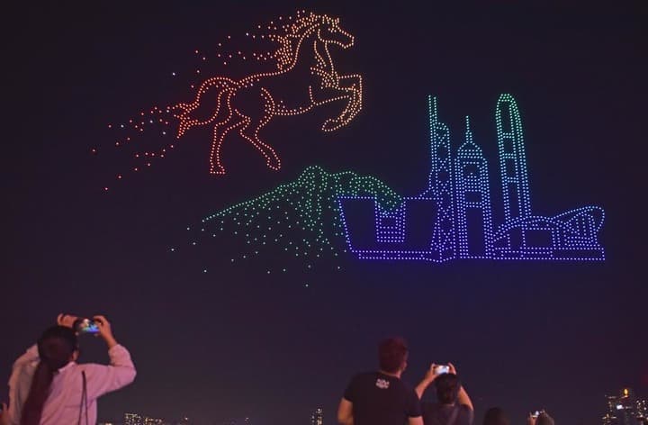 Asia Album : ฮ่องกงโชว์โดรนแปรทัพ ต้อนรับตรุษจีนปีมะเมีย