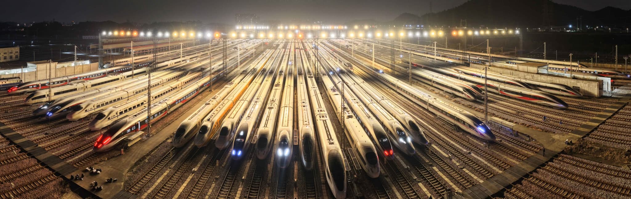 ทัพ ‘ม้าเหล็กเร็วสูง’ จอดเรียงพร้อมลุยชุนอวิ้นในกว่างโจว