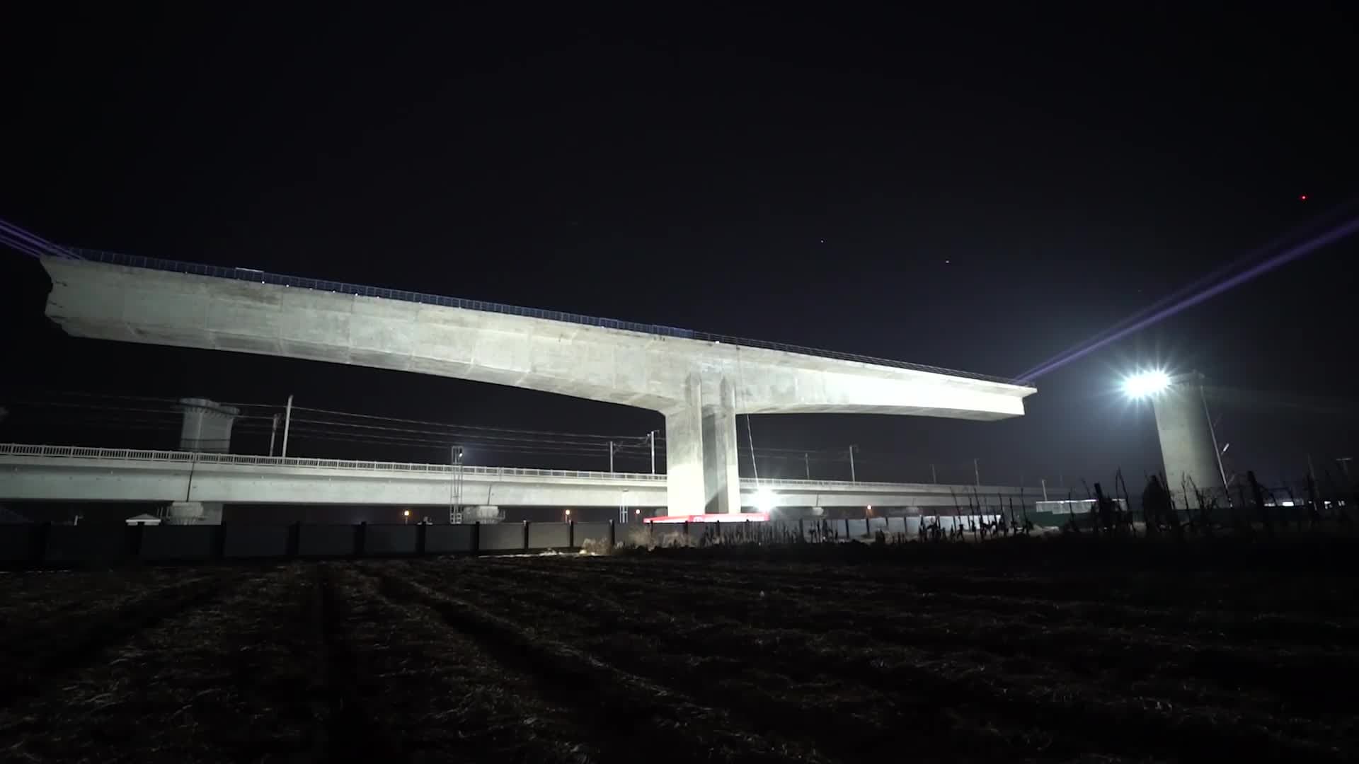 งานหมุน ‘สะพานทางรถไฟ’ หนัก 8,400 ตันในซานตง