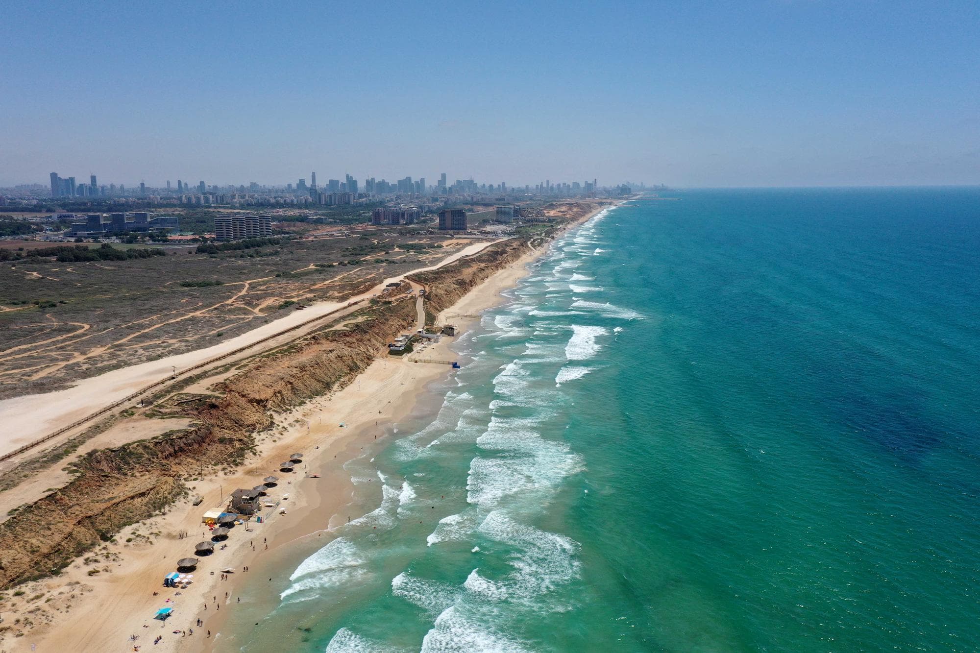 อิสราเอลพบ ‘ดาบอัศวิน’ ยุคศตวรรษที่ 12 จากก้นทะเลเมดิเตอร์เรเนียน