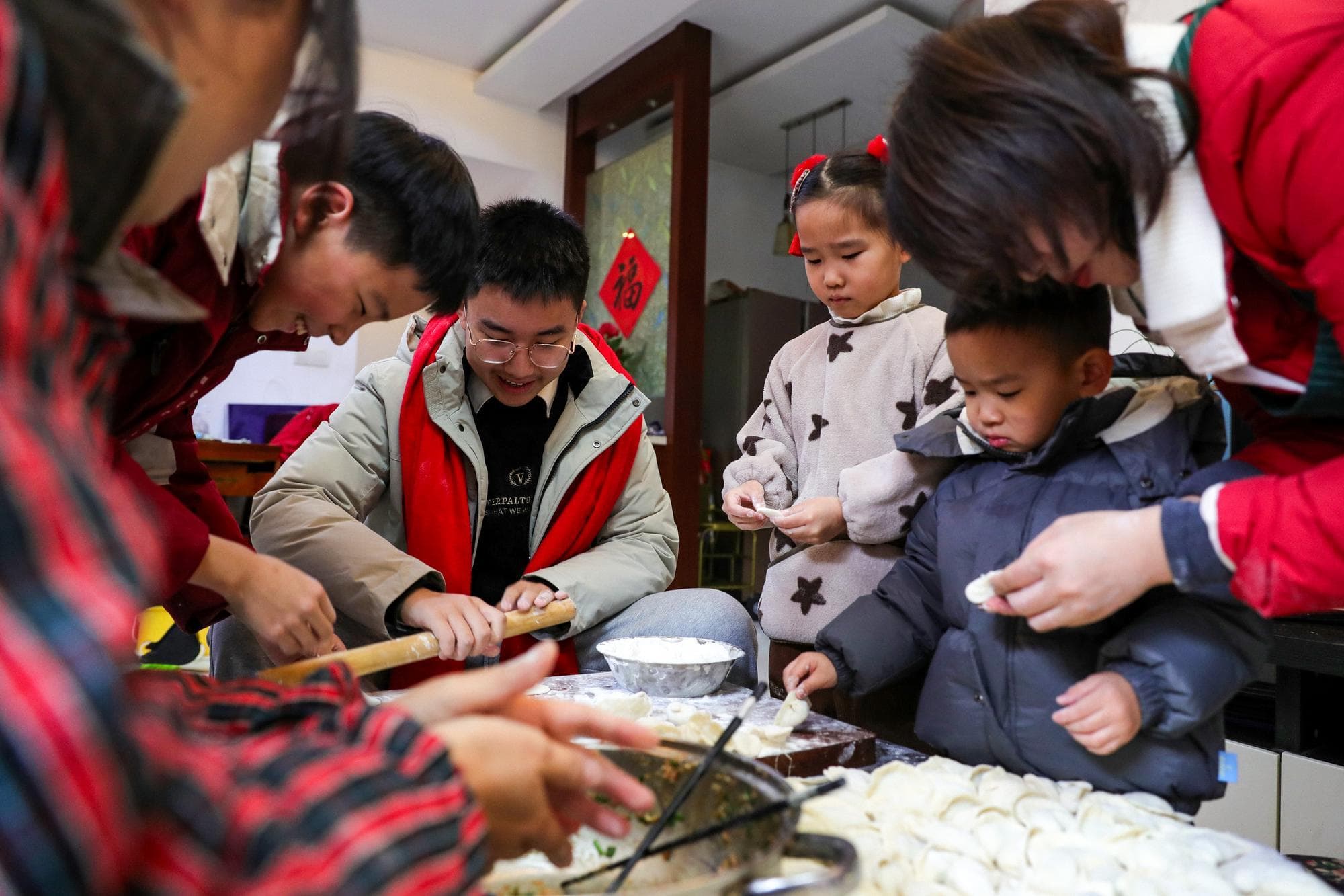 ครอบครัวพร้อมหน้าสุขสันต์ ทานมื้อพิเศษฉลอง ‘ตรุษจีน’