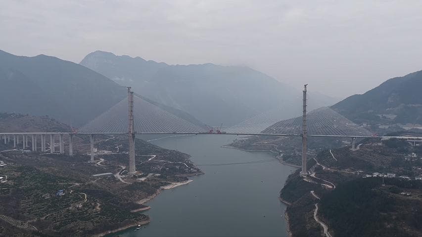 งานสร้าง ‘สะพานใหญ่ต้าซีเหอ’ เชื่อมต่อกันสมบูรณ์ในฉงชิ่ง