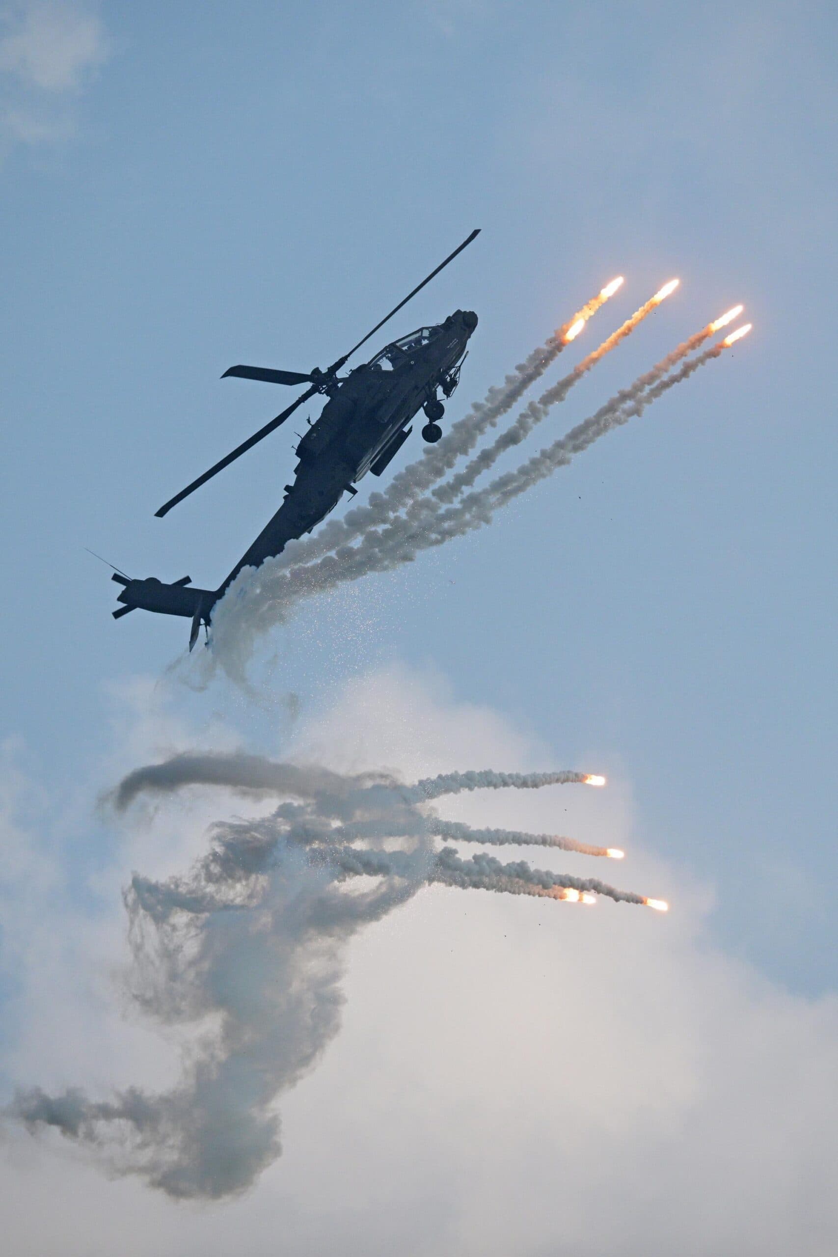 อากาศยานนานาชาติขึ้นบินโชว์รอบสื่อ ก่อนเปิด ‘สิงคโปร์ แอร์โชว์’