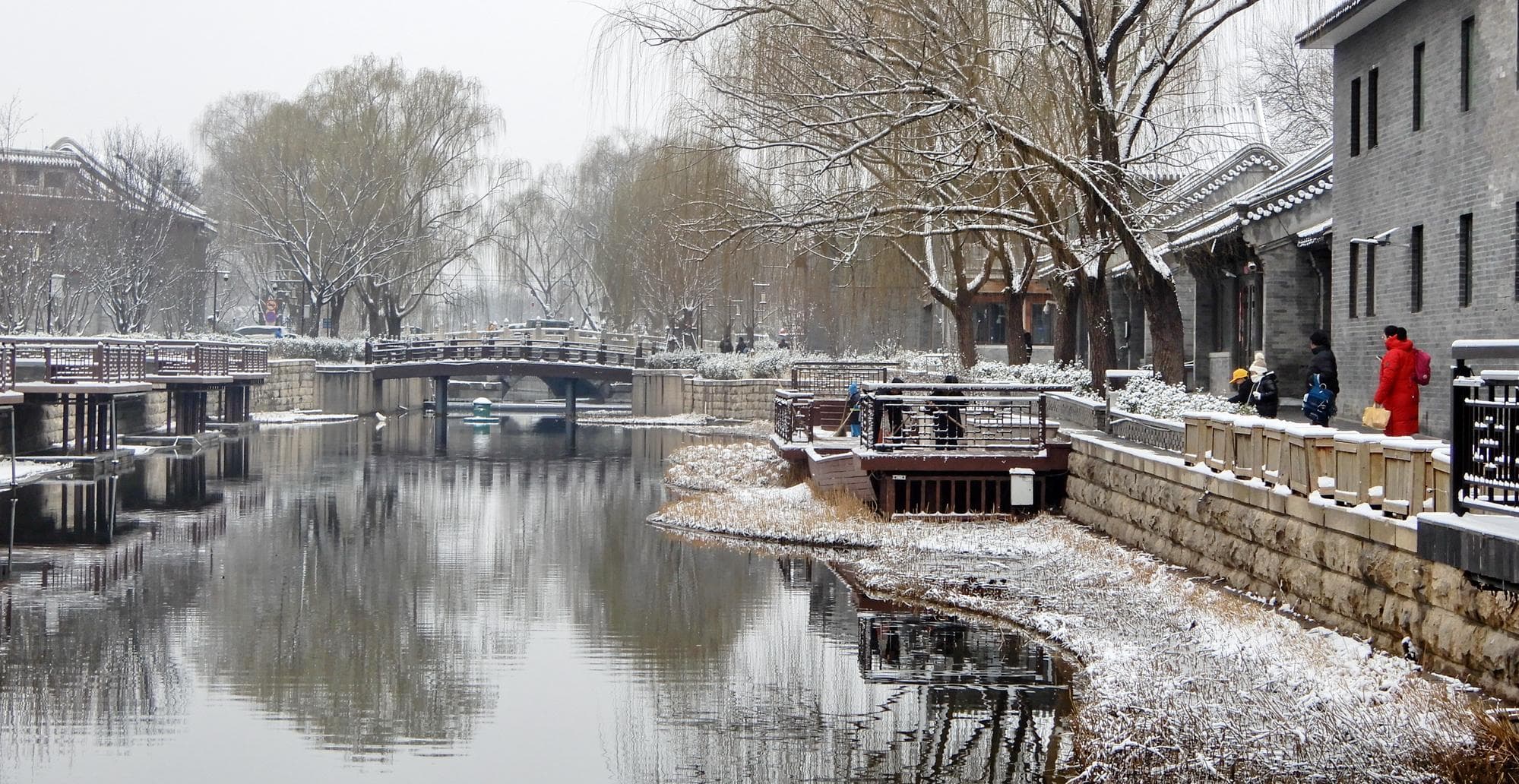 หิมะฤดูใบไม้ผลิห่ม ‘ปักกิ่ง’ ขาวโพลนนวลตา